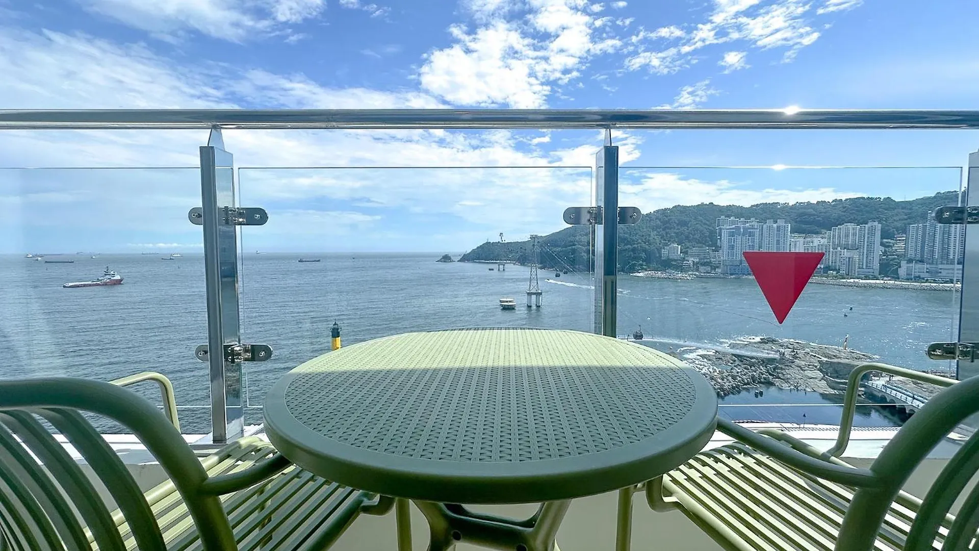 Апартаменты The First Ocean Songdo Пусан Южная Корея